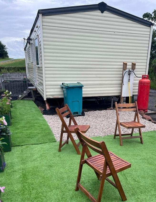 4-Bedroom Cosalt Caravan In Uddingston, Glasgow 外观 照片