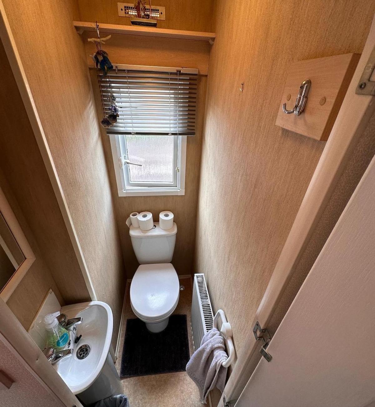 4-Bedroom Cosalt Caravan In Uddingston, Glasgow 外观 照片