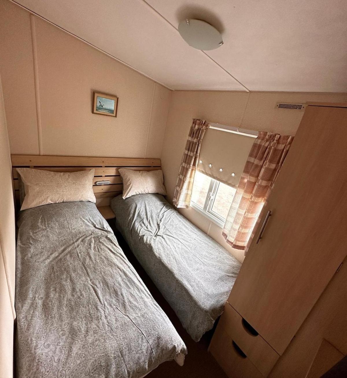 4-Bedroom Cosalt Caravan In Uddingston, Glasgow 外观 照片