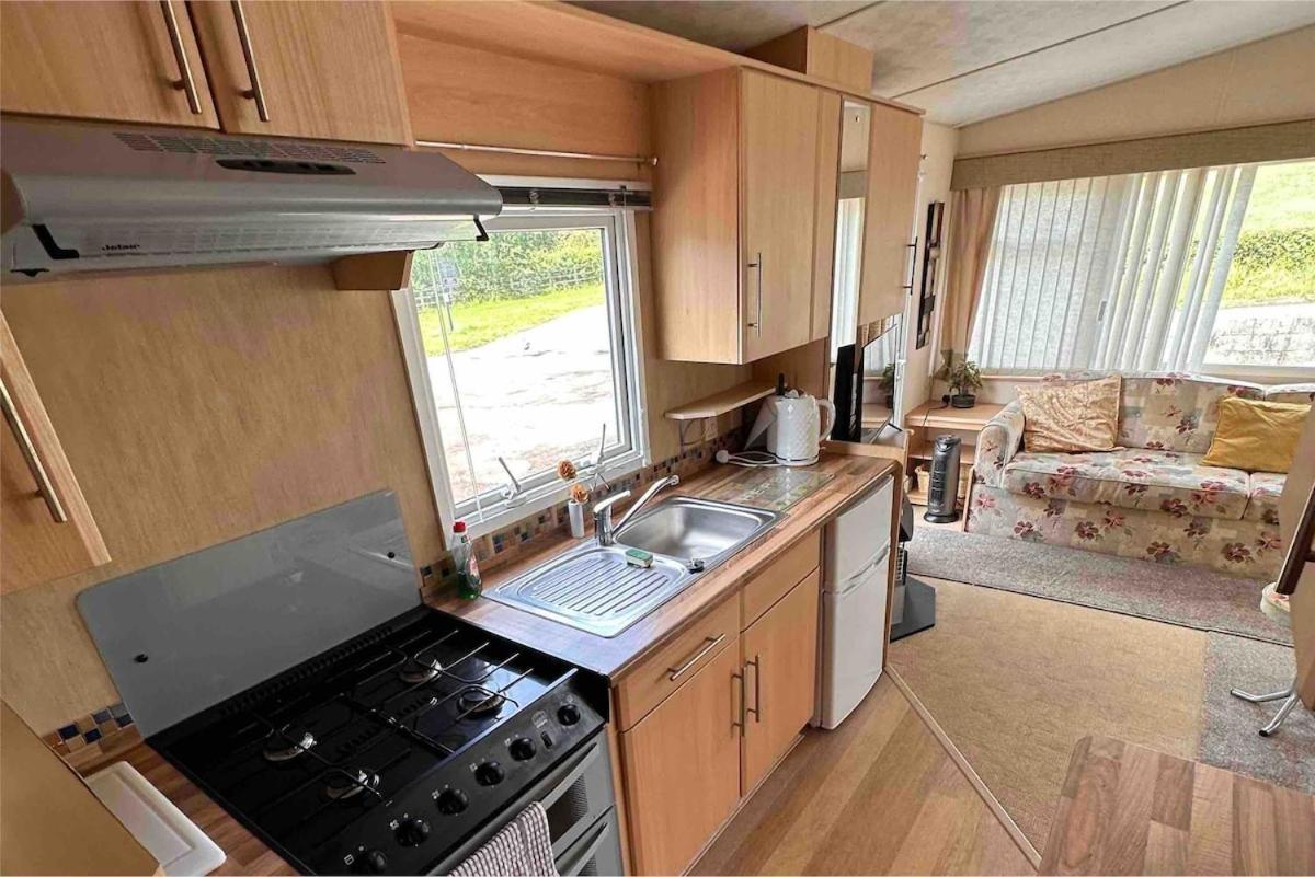 4-Bedroom Cosalt Caravan In Uddingston, Glasgow 外观 照片