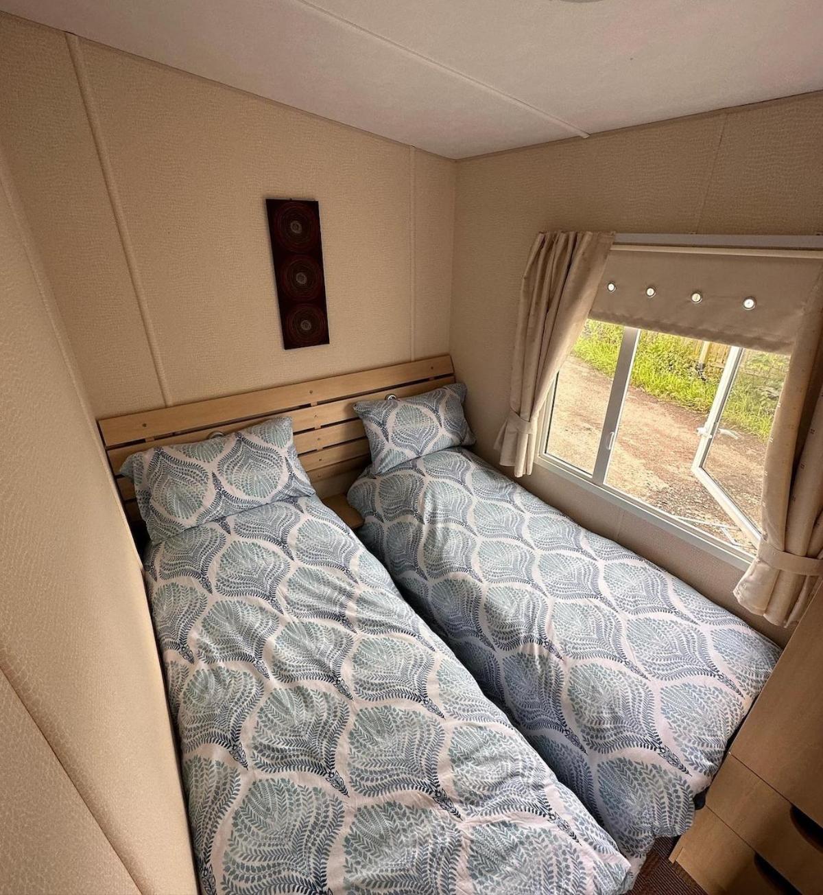 4-Bedroom Cosalt Caravan In Uddingston, Glasgow 外观 照片